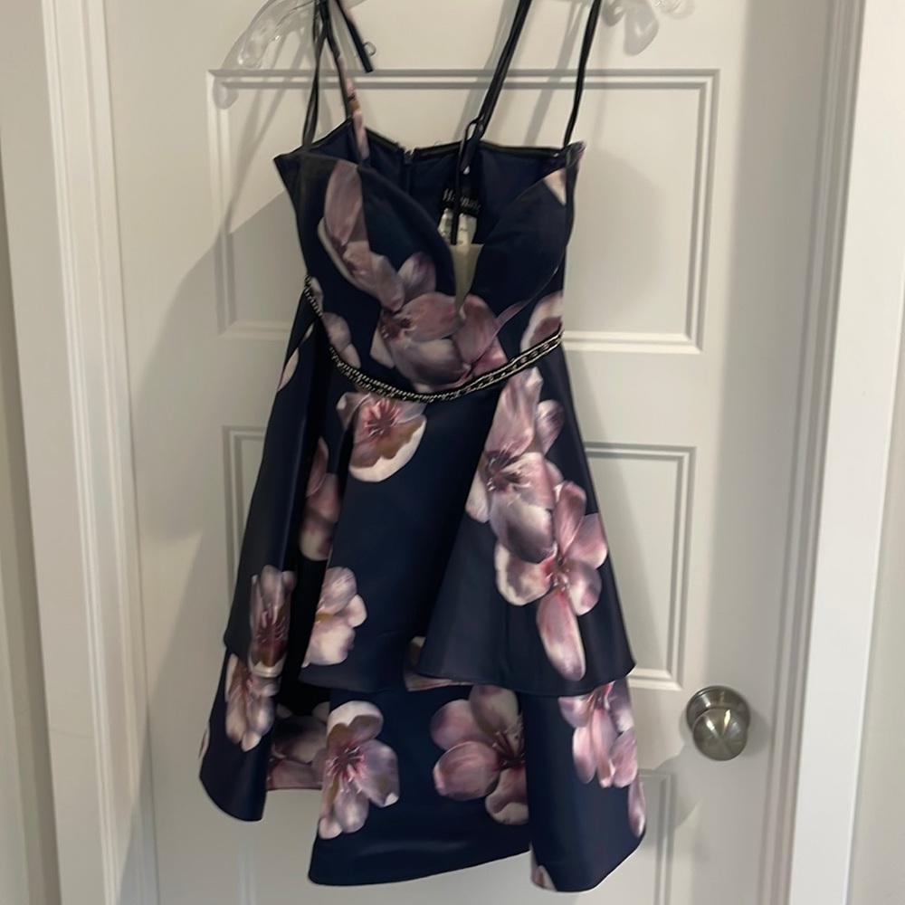 Navy floral mini dress with pockets! Size 4.